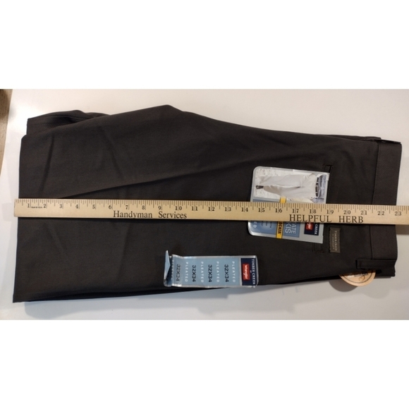 Timber Creek by Wrangler ultimate pleated khakis NWT - Picture 5 of 10